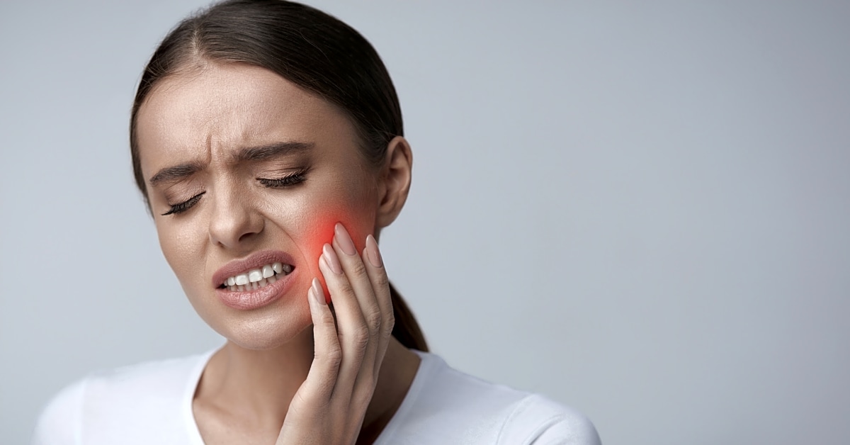 Can an emergency dentist provide pain relief for a toothache?