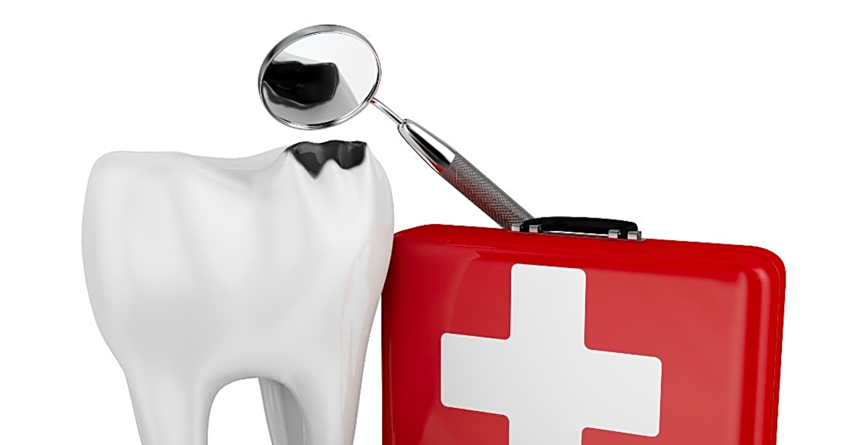 What types of dental emergencies can an emergency dentist treat?